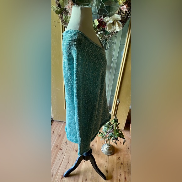 ⚜️Free People deep v-neck popcorn texture sweater⚜️ - Picture 2 of 13